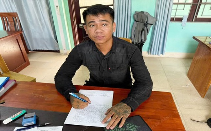 'Chánh Neymar' dùng chai bia đâm đứt động mạch cảnh người đàn ông tại quán nhậu- Ảnh 1. 'Chánh Neymar' dùng chai bia đâm đứt động mạch cảnh người đàn ông tại quán nhậu- Ảnh 1.