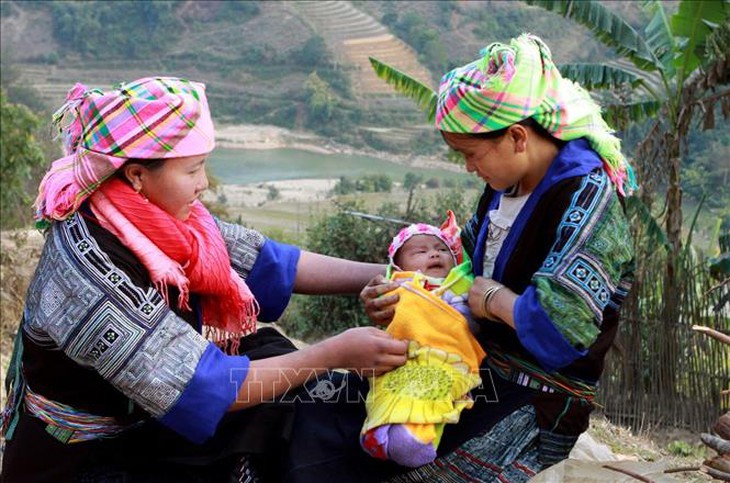 Phát huy hơn nữa vai trò của cô đỡ thôn, bản ở vùng đồng bào dân tộc thiểu số và miền núi- Ảnh 1.
