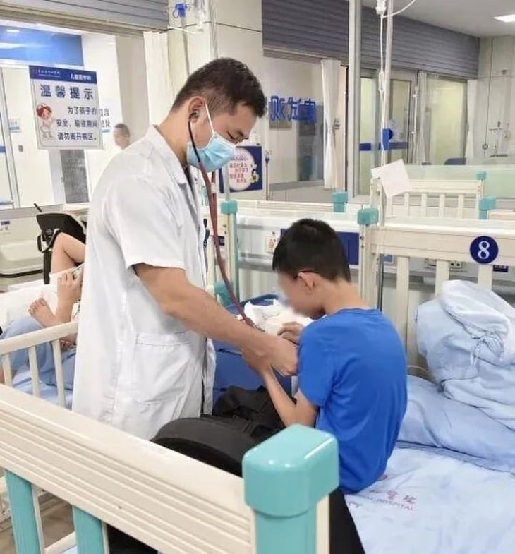 Bé trai 11 tuổi ở Trung Quốc nhập viện vì học liên tục 14 giờ- Ảnh 2.