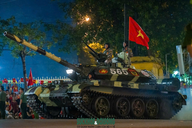 Nhìn lại hình ảnh tuyệt đẹp của những chiếc xe tăng, thiết giáp tham gia diễu binh, diễu hành- Ảnh 2. Nhìn lại hình ảnh tuyệt đẹp của những chiếc xe tăng, thiết giáp tham gia diễu binh, diễu hành- Ảnh 2.