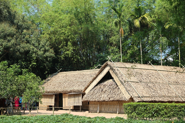 Dòng người muôn phương về quê Bác trong ngày Quốc khánh- Ảnh 6.