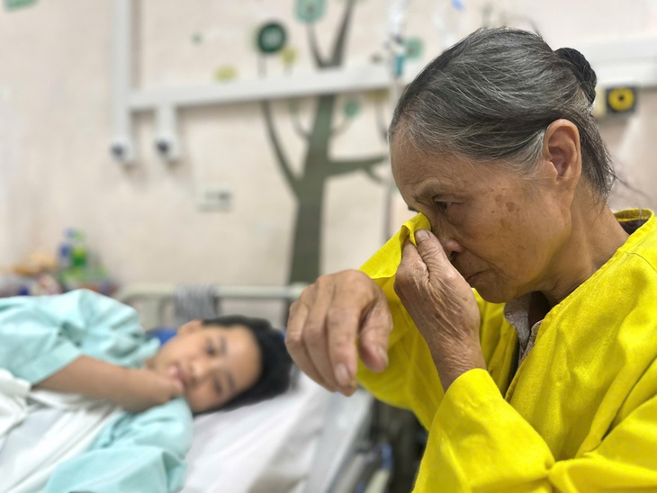 Bé gái 12 tuổi chiến đấu với bệnh nặng giữa muôn vàn thiếu thốn cần sự giúp đỡ- Ảnh 2.