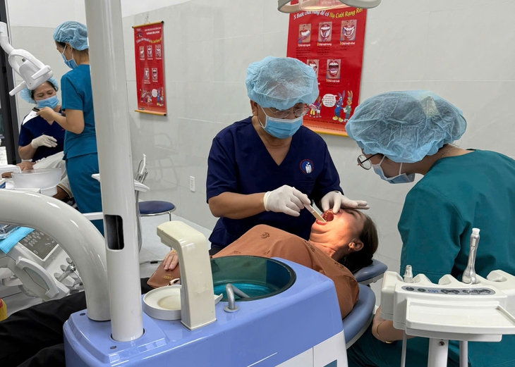 Bệnh viện Răng Hàm Mặt TW TPHCM tập huấn chăm sóc răng miệng học đường và khám chữa bệnh cho người dân Côn Đảo- Ảnh 3.