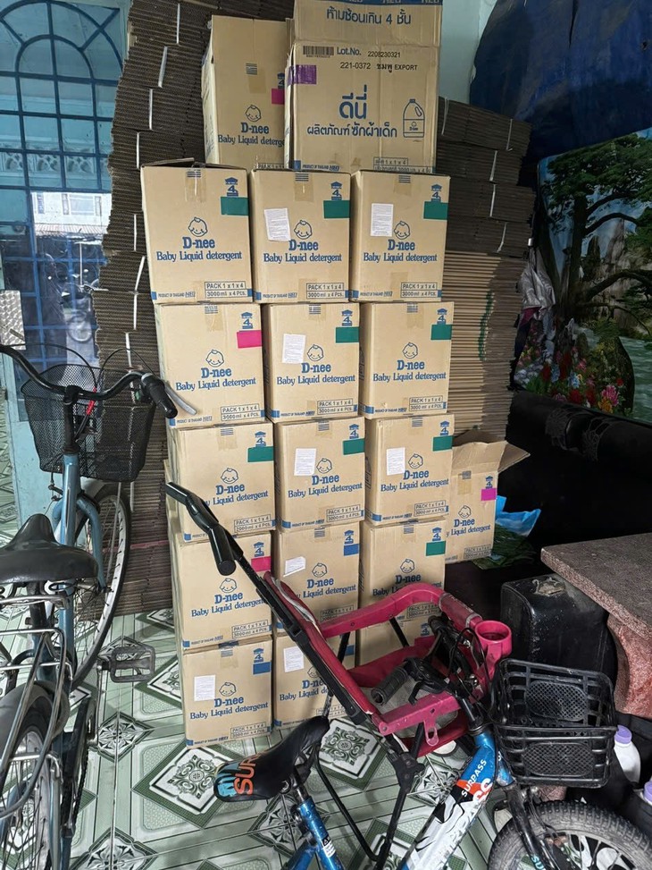Phát hiện kho sang chiết hóa chất giả với hơn 500 thùng nước tẩy rửa tại TPHCM- Ảnh 2.
