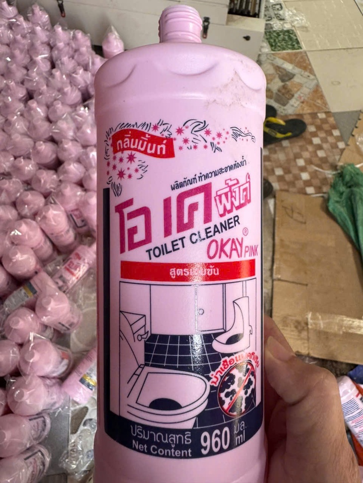 Phát hiện kho sang chiết hóa chất giả với hơn 500 thùng nước tẩy rửa tại TPHCM- Ảnh 3.