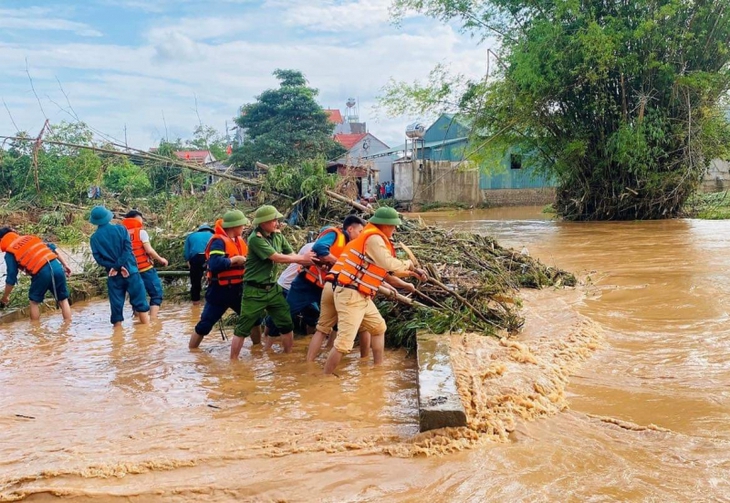Siêu bão Ragasa đổi hướng đi thẳng vào Vịnh Bắc Bộ, chuẩn bị ứng phó thế nào?- Ảnh 2. Siêu bão Ragasa đổi hướng đi thẳng vào Vịnh Bắc Bộ, chuẩn bị ứng phó thế nào?- Ảnh 2.