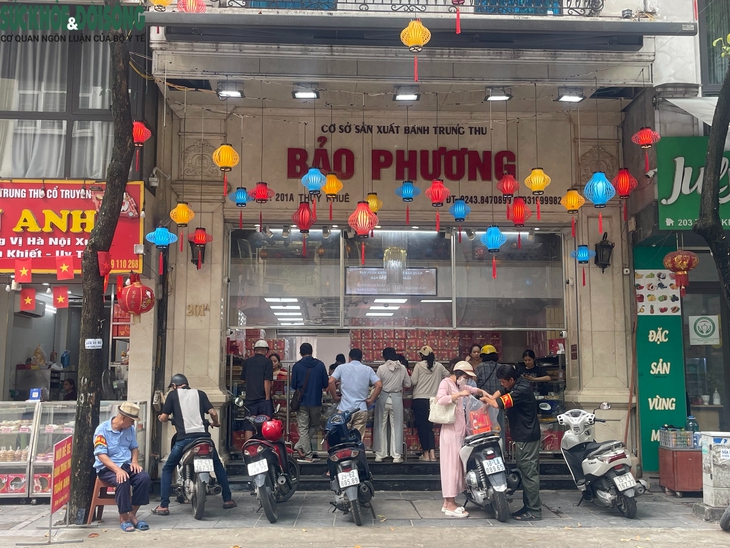 Thị trường bánh Trung thu 2025: Sức mua chững lại, giá nhích nhẹ- Ảnh 1. Thị trường bánh Trung thu 2025: Sức mua chững lại, giá nhích nhẹ- Ảnh 1.
