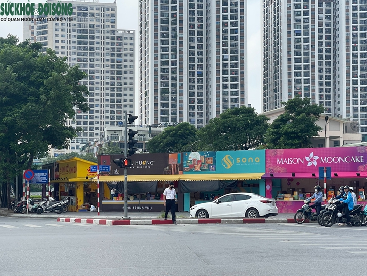 Thị trường bánh Trung thu 2025: Sức mua chững lại, giá nhích nhẹ- Ảnh 5. Thị trường bánh Trung thu 2025: Sức mua chững lại, giá nhích nhẹ- Ảnh 5.
