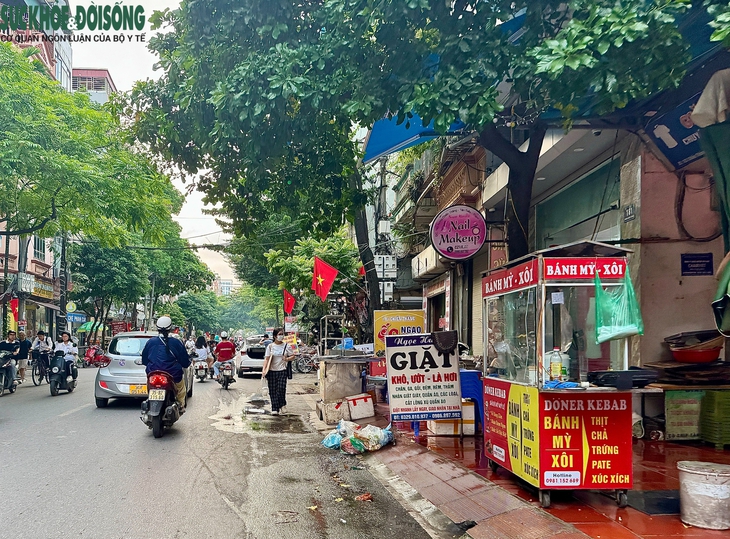 Vi phạm trật tự đô thị tái diễn ở phường Thanh Liệt ngay sau buổi ra quân xử lý- Ảnh 2.