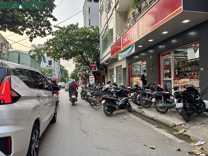 Vi phạm trật tự đô thị tái diễn ở phường Thanh Liệt ngay sau buổi ra quân xử lý- Ảnh 4.