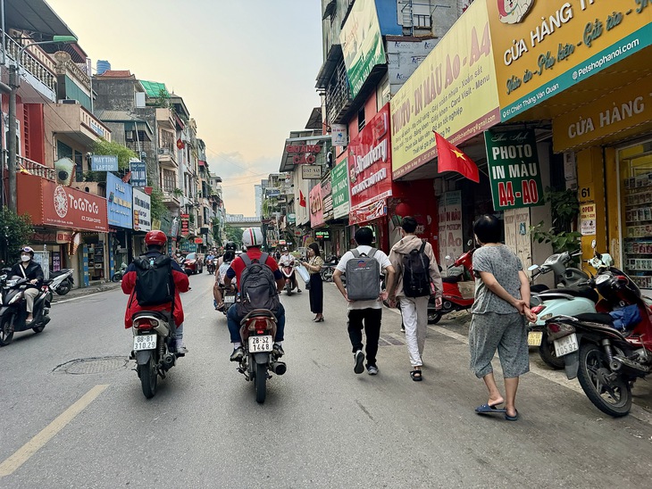 Vi phạm trật tự đô thị tái diễn ở phường Thanh Liệt ngay sau buổi ra quân xử lý- Ảnh 5.