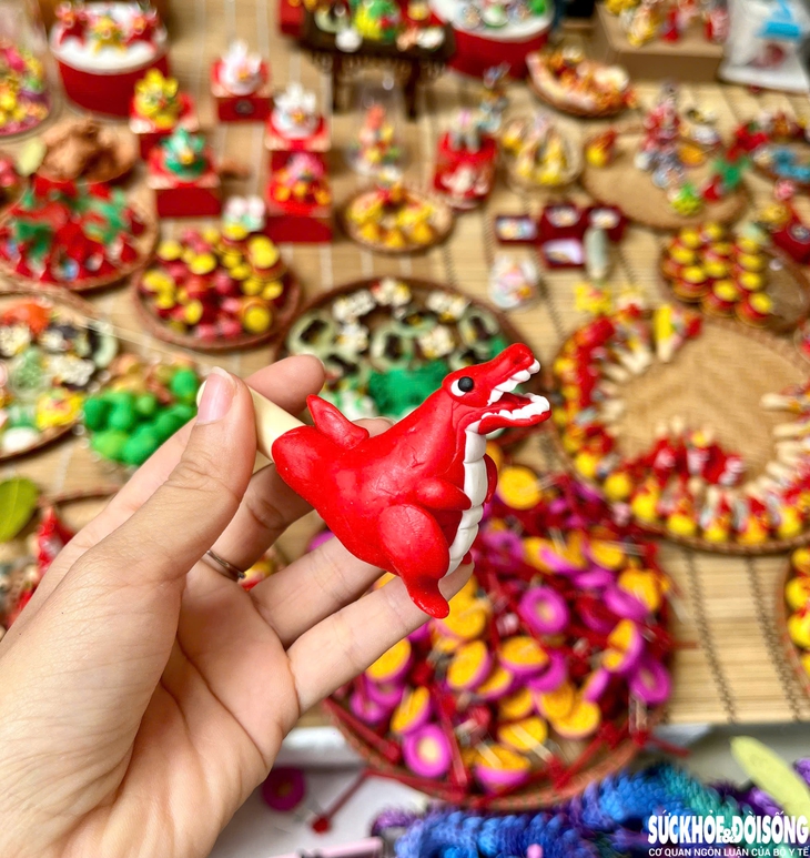 Giữa phố Hàng Mã có một sạp tò he giữ hồn Trung thu xưa- Ảnh 5. Giữa phố Hàng Mã có một sạp tò he giữ hồn Trung thu xưa- Ảnh 5.