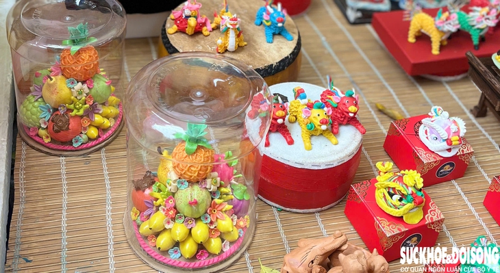 Giữa phố Hàng Mã có một sạp tò he giữ hồn Trung thu xưa- Ảnh 8. Giữa phố Hàng Mã có một sạp tò he giữ hồn Trung thu xưa- Ảnh 8.