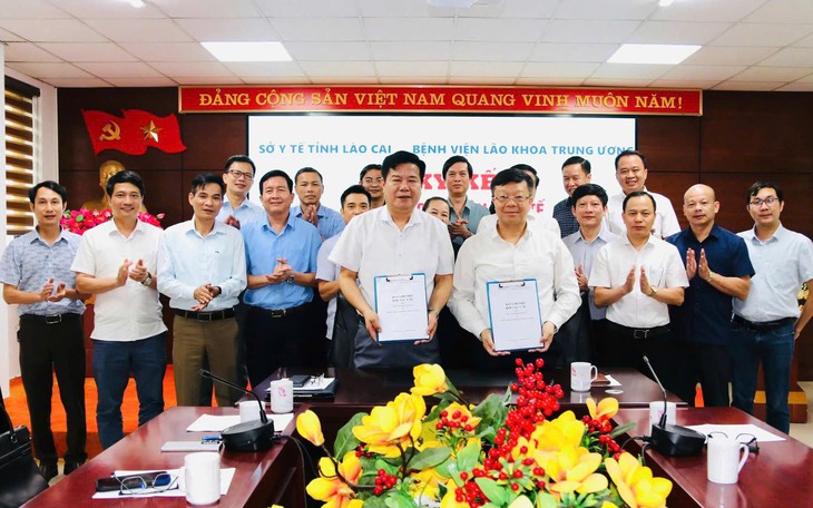 Bệnh viện Lão khoa Trung ương ký kết hợp tác toàn diện với Sở Y tế Lào Cai 