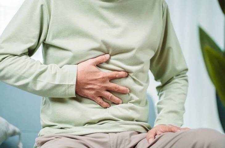 Vì sao táo bón có thể đe dọa sức khỏe người cao tuổi?- Ảnh 1.