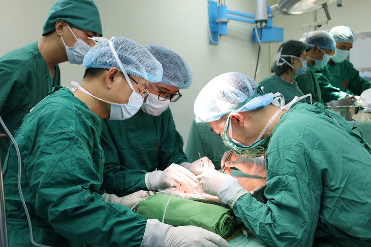 Xúc động mẹ hiến thận cứu con trai- Ảnh 1.