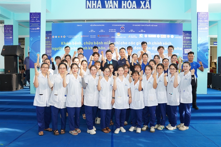 Long Châu đồng hành khám, cấp phát thuốc miễn phí cho các hoàn cảnh khó khăn trên địa bàn tỉnh Vĩnh Long- Ảnh 1. Long Châu đồng hành khám, cấp phát thuốc miễn phí cho các hoàn cảnh khó khăn trên địa bàn tỉnh Vĩnh Long- Ảnh 1.