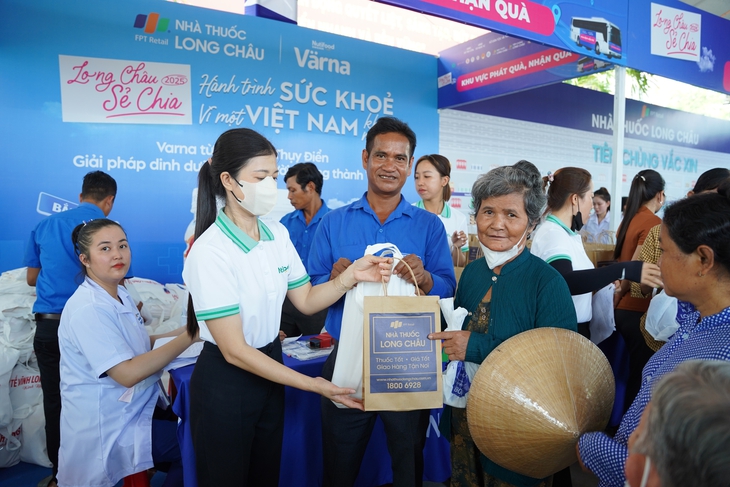 Long Châu đồng hành khám, cấp phát thuốc miễn phí cho các hoàn cảnh khó khăn trên địa bàn tỉnh Vĩnh Long- Ảnh 4. Long Châu đồng hành khám, cấp phát thuốc miễn phí cho các hoàn cảnh khó khăn trên địa bàn tỉnh Vĩnh Long- Ảnh 4.