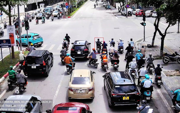 Camera giao thông AI thí điểm tại 1 tuyến phố Hà Nội, nửa ngày phát hiện hơn 1.700 vi phạm