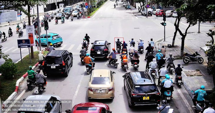 Camera giao thông AI thí điểm tại 1 tuyến phố Hà Nội, nửa ngày phát hiện hơn 1.700 vi phạm- Ảnh 2. Camera giao thông AI thí điểm tại 1 tuyến phố Hà Nội, nửa ngày phát hiện hơn 1.700 vi phạm- Ảnh 2.