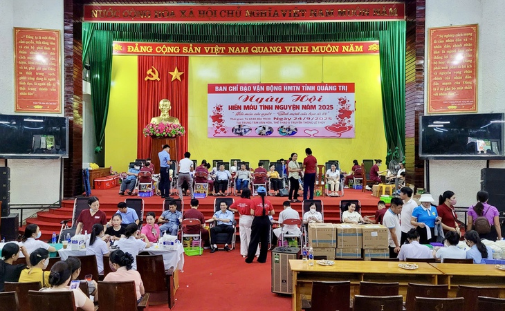 Ngày hội hiến máu tình nguyện trên quê hương Đại tướng Võ Nguyên Giáp- Ảnh 1. Ngày hội hiến máu tình nguyện trên quê hương Đại tướng Võ Nguyên Giáp- Ảnh 1.