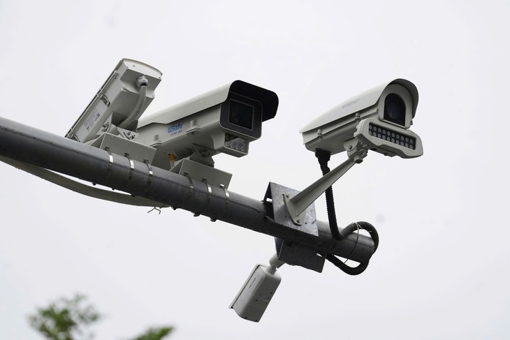 Cận cảnh camera AI phạt nguội phát hiện hàng nghìn vi phạm trong nửa ngày tại Hà Nội- Ảnh 4. Cận cảnh camera AI phạt nguội phát hiện hàng nghìn vi phạm trong nửa ngày tại Hà Nội- Ảnh 4.