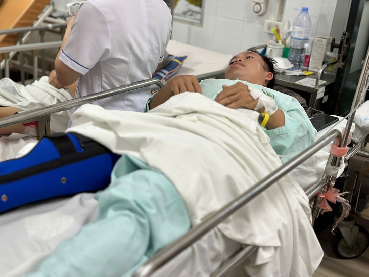 Nằm một chỗ sau tai nạn ở rừng, người đàn ông dân tộc Dao rơi vào cảnh bế tắc, cần sự trợ giúp- Ảnh 1. Nằm một chỗ sau tai nạn ở rừng, người đàn ông dân tộc Dao rơi vào cảnh bế tắc, cần sự trợ giúp- Ảnh 1.