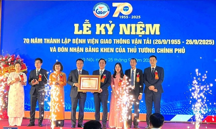 Bệnh viện Giao thông vận tải nhận bằng khen của Thủ tướng Chính phủ- Ảnh 1.