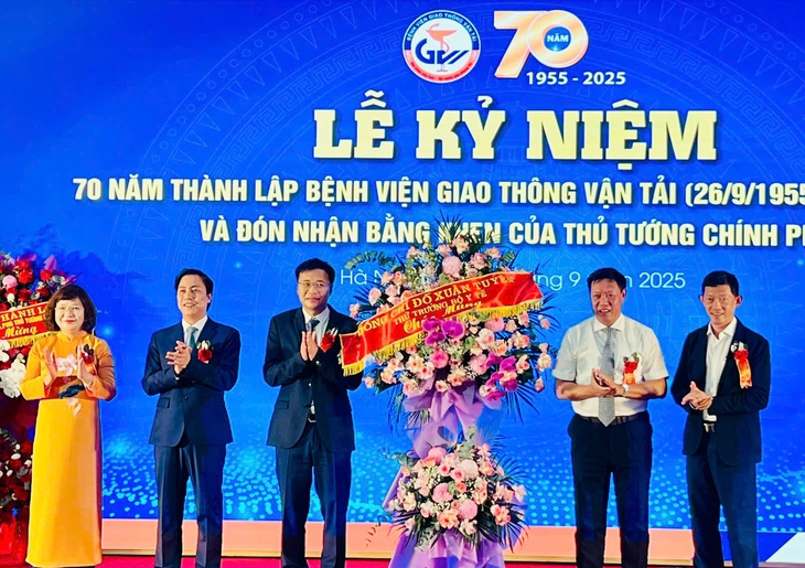 Bệnh viện Giao thông vận tải nhận bằng khen của Thủ tướng Chính phủ- Ảnh 2.