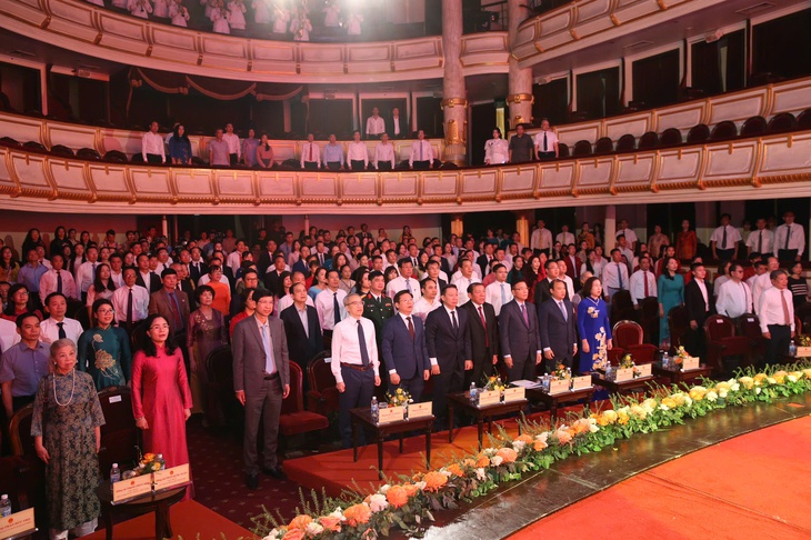 Bộ trưởng Bộ VHTT&DL: Thi đua để góp phần thực hiện khát vọng xây dựng đất nước hùng cường, giàu mạnh- Ảnh 1.
