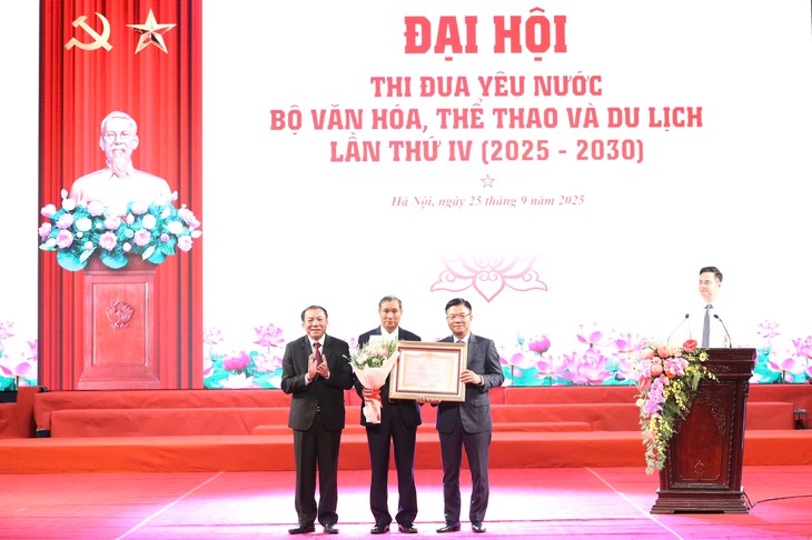 Bộ trưởng Bộ VHTT&DL: Thi đua để góp phần thực hiện khát vọng xây dựng đất nước hùng cường, giàu mạnh- Ảnh 3.