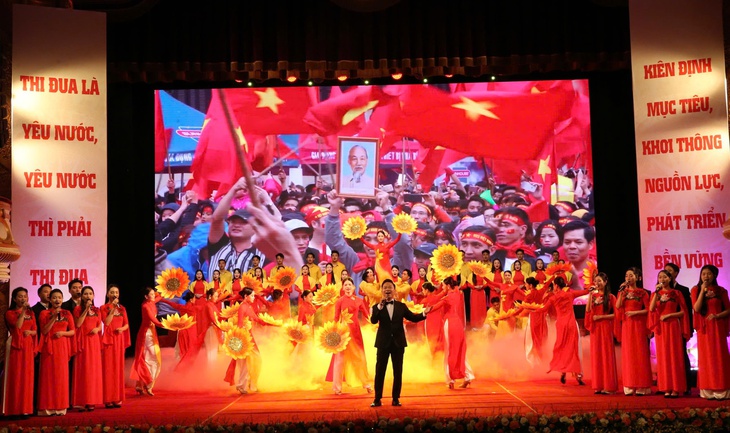 Bộ trưởng Bộ VHTT&DL: Thi đua để góp phần thực hiện khát vọng xây dựng đất nước hùng cường, giàu mạnh- Ảnh 4.