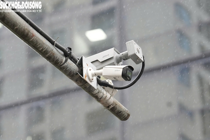 Cận cảnh camera AI phạt nguội phát hiện hàng nghìn vi phạm trong nửa ngày tại Hà Nội- Ảnh 3. Cận cảnh camera AI phạt nguội phát hiện hàng nghìn vi phạm trong nửa ngày tại Hà Nội- Ảnh 3.