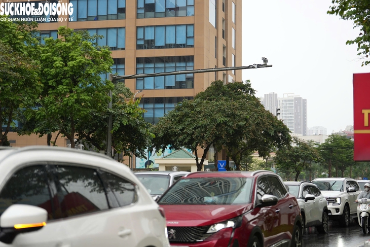 Cận cảnh camera AI phạt nguội phát hiện hàng nghìn vi phạm trong nửa ngày tại Hà Nội- Ảnh 2. Cận cảnh camera AI phạt nguội phát hiện hàng nghìn vi phạm trong nửa ngày tại Hà Nội- Ảnh 2.