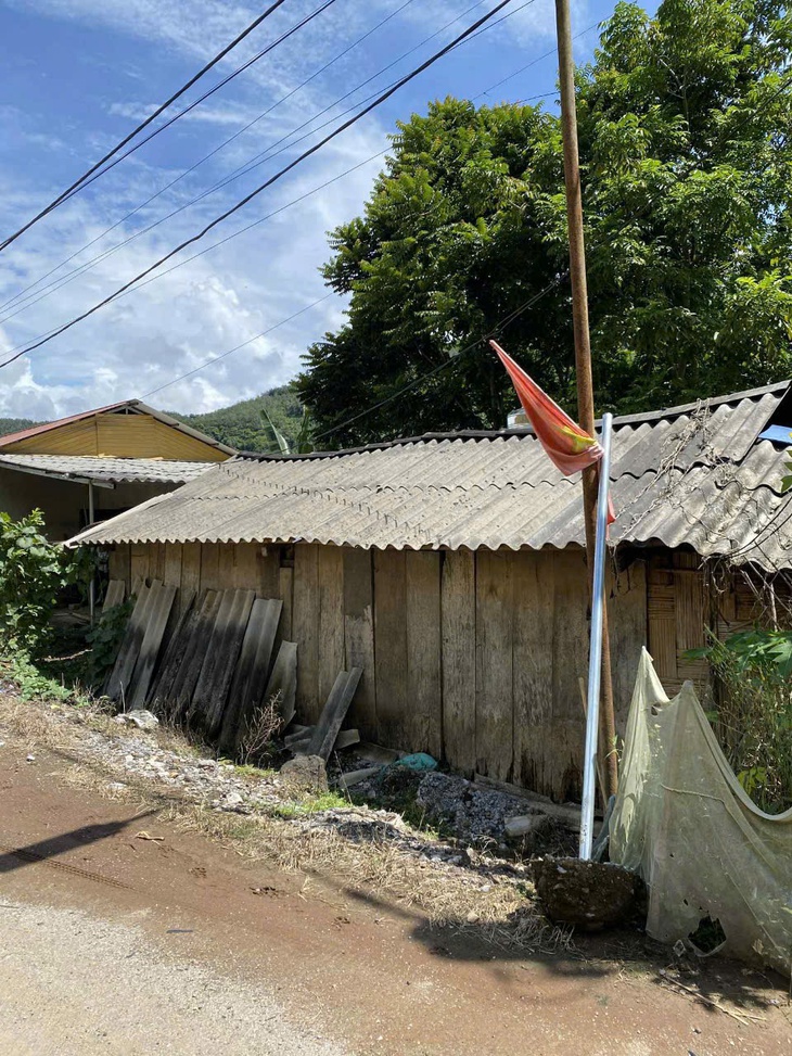 Nằm một chỗ sau tai nạn ở rừng, người đàn ông dân tộc Dao rơi vào cảnh bế tắc, cần sự trợ giúp- Ảnh 3. Nằm một chỗ sau tai nạn ở rừng, người đàn ông dân tộc Dao rơi vào cảnh bế tắc, cần sự trợ giúp- Ảnh 3.