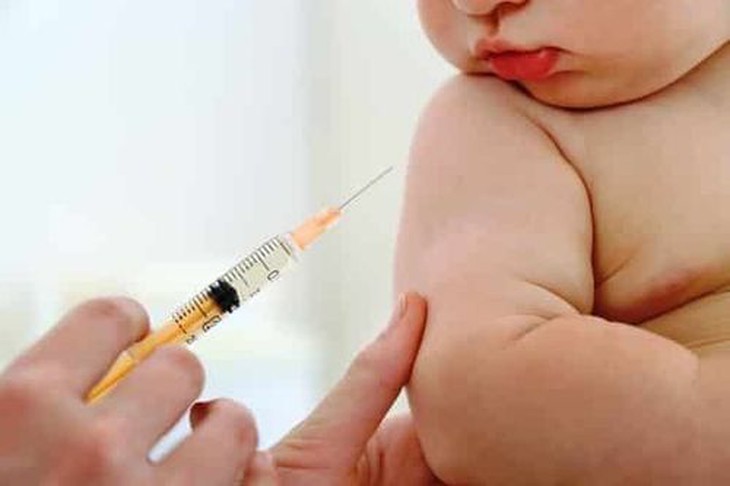 Vì sao tiêm chủng "đúng lịch, đủ liều" là lá chắn thép bảo vệ trẻ?- Ảnh 1.