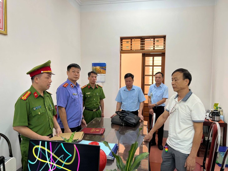 Bắt 2 người gây sức ép với doanh nghiệp để chiếm đoạt tiền- Ảnh 2. Bắt 2 người gây sức ép với doanh nghiệp để chiếm đoạt tiền- Ảnh 2.