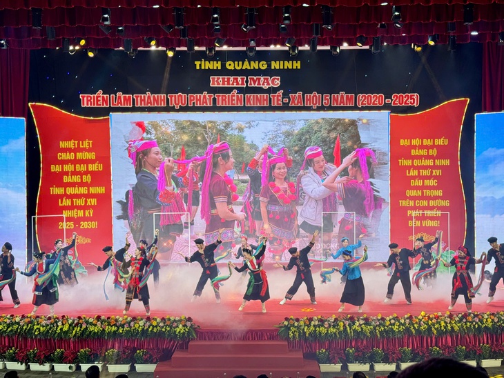 Khai mạc Triển lãm thành tựu phát triển kinh tế - xã hội tỉnh Quảng Ninh 5 năm- Ảnh 1.