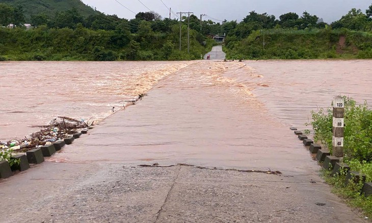 Bão số 10 di chuyển nhanh bất thường, các địa phương khẩn trương ứng phó- Ảnh 2.