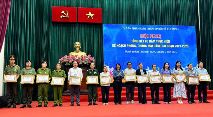 TPHCM phát hiện hơn 7.000 cơ sở vi phạm mại dâm trong 5 năm- Ảnh 2. TPHCM phát hiện hơn 7.000 cơ sở vi phạm mại dâm trong 5 năm- Ảnh 2.