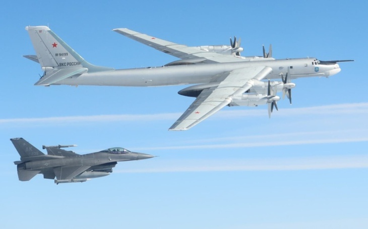 Máy bay ném bom Nga áp sát Alaska, F-16 Mỹ khẩn cấp xuất kích