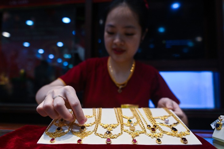 Giá vàng hôm nay ngày 26/9 nằm yên nghe ngóng- Ảnh 1. Giá vàng hôm nay ngày 26/9 nằm yên nghe ngóng- Ảnh 1.