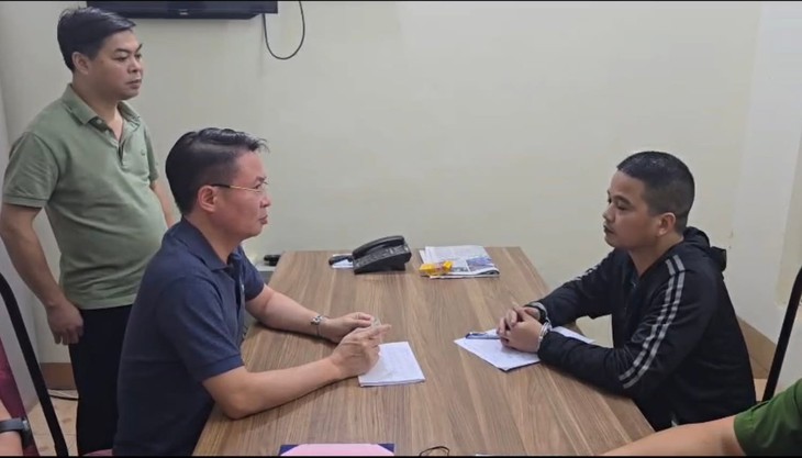 Dùng dao đâm chết vợ và người khác trong đêm vì tình ái
- Ảnh 2.