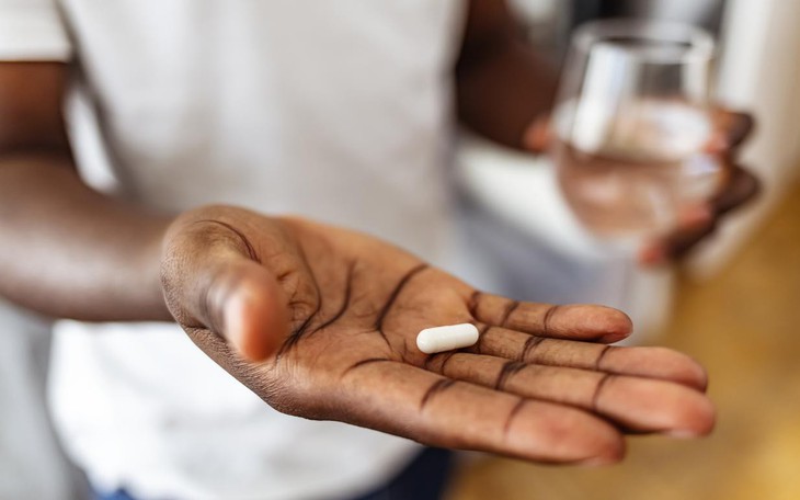 Người già cần bổ sung vitamin gì?