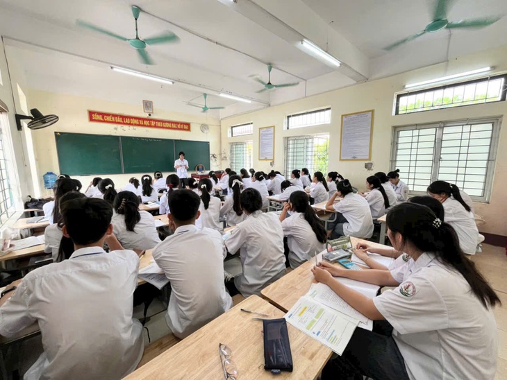 Phạt đến 20 triệu đồng nếu dạy thêm sai quy định: Áp lực mưu sinh có giảm đi?- Ảnh 1.