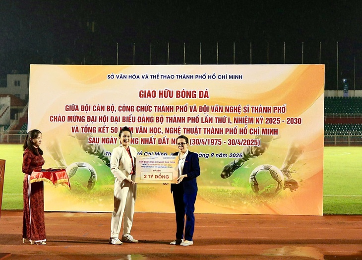 TPHCM tổ chức giải bóng đá chào mừng Đại hội Đảng bộ, gây quỹ ủng hộ nhân dân Cuba- Ảnh 2. TPHCM tổ chức giải bóng đá chào mừng Đại hội Đảng bộ, gây quỹ ủng hộ nhân dân Cuba- Ảnh 2.