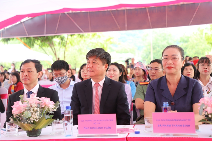 Tuần lễ làm mẹ an toàn năm 2025: Huy động mọi nguồn lực chăm sóc bà mẹ và trẻ em- Ảnh 3. Tuần lễ làm mẹ an toàn năm 2025: Huy động mọi nguồn lực chăm sóc bà mẹ và trẻ em- Ảnh 3.