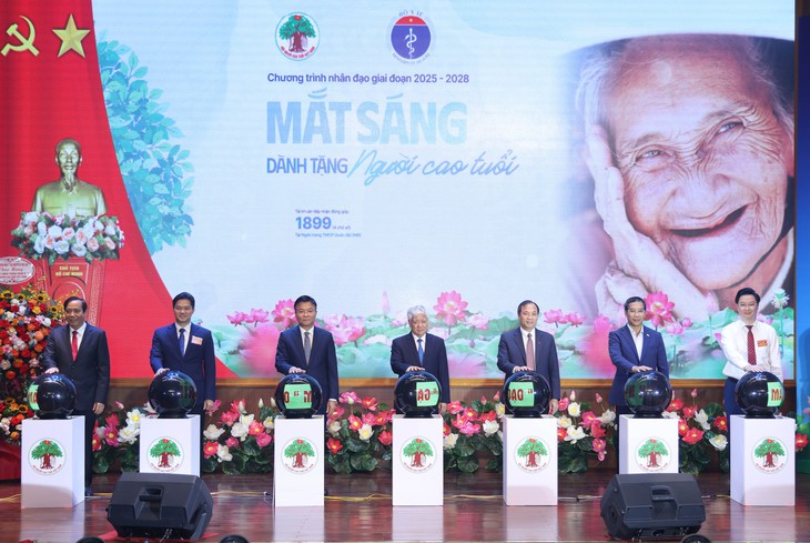 Phát động Tháng hành động vì người cao tuổi và Chương trình 'Mắt sáng cho người cao tuổi'- Ảnh 1.