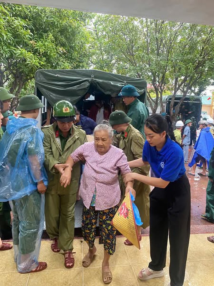 Nghệ An khẩn trương sơ tán dân, chuẩn bị lực lượng ứng phó bão số 10- Ảnh 1. Nghệ An khẩn trương sơ tán dân, chuẩn bị lực lượng ứng phó bão số 10- Ảnh 1.