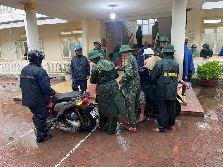 Nghệ An khẩn trương sơ tán dân, chuẩn bị lực lượng ứng phó bão số 10- Ảnh 4. Nghệ An khẩn trương sơ tán dân, chuẩn bị lực lượng ứng phó bão số 10- Ảnh 4.
